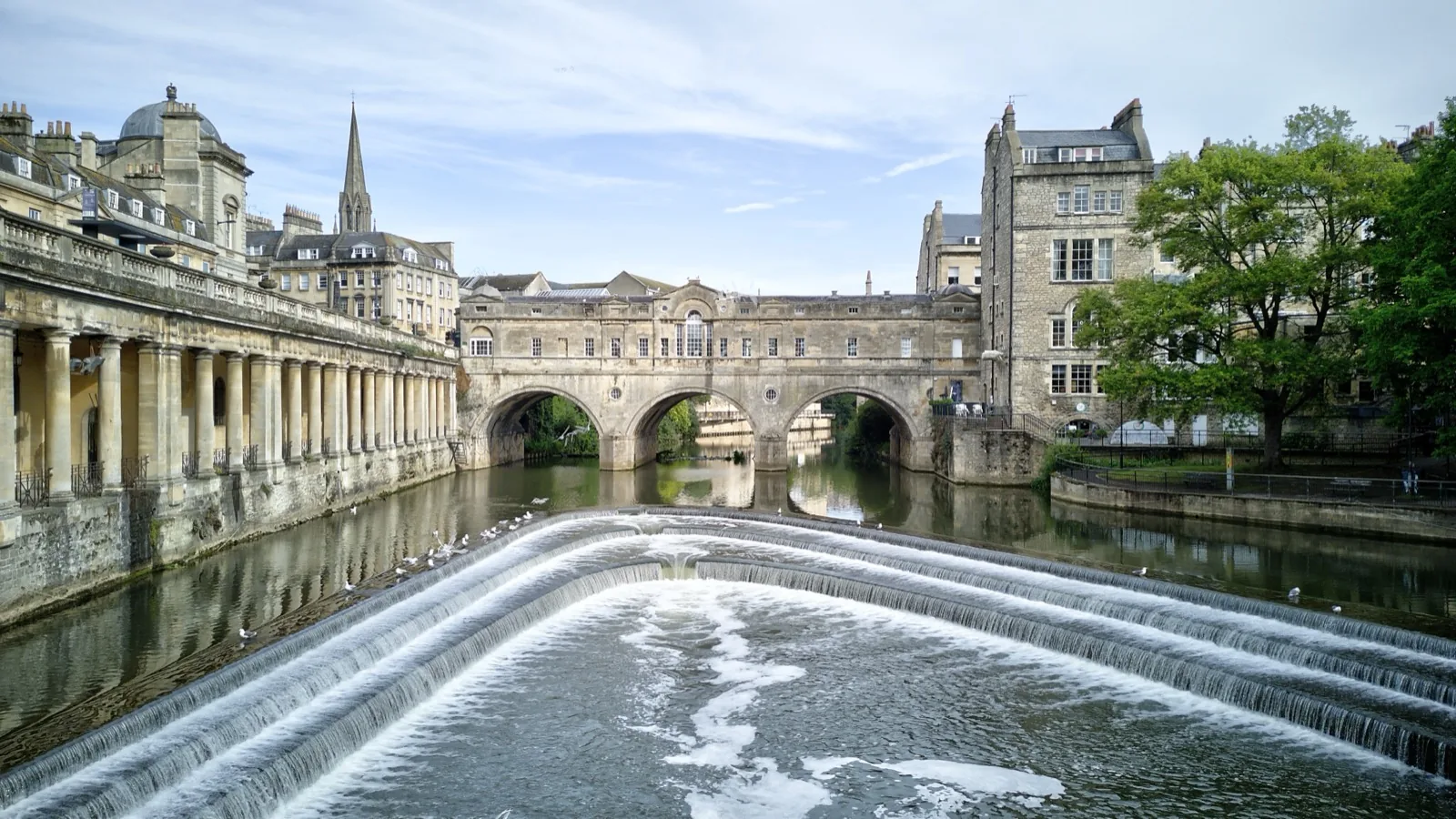 Pulteney Bridge over the River Avon in Bath, a popular city for a language stay in England