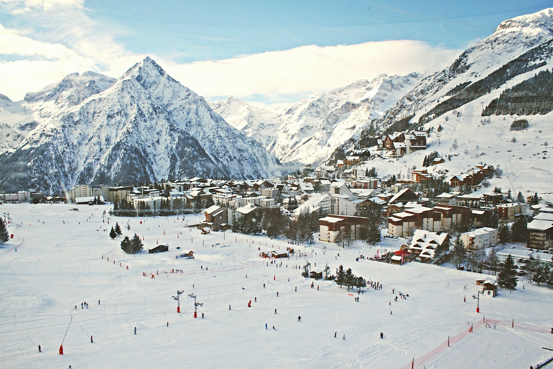 Groupe scolaire équipé pour le ski