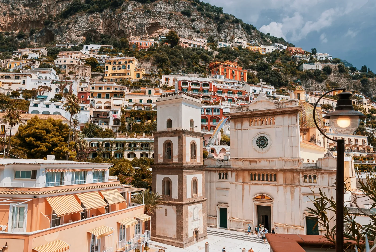 Palm-lined seafront promenade on the Gulf of Salerno during a language stay in Salerno, Italy
